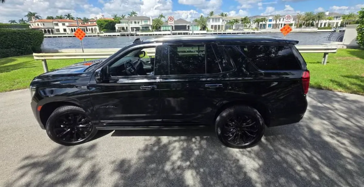 2021 GMC Yukon Denali, side profile
