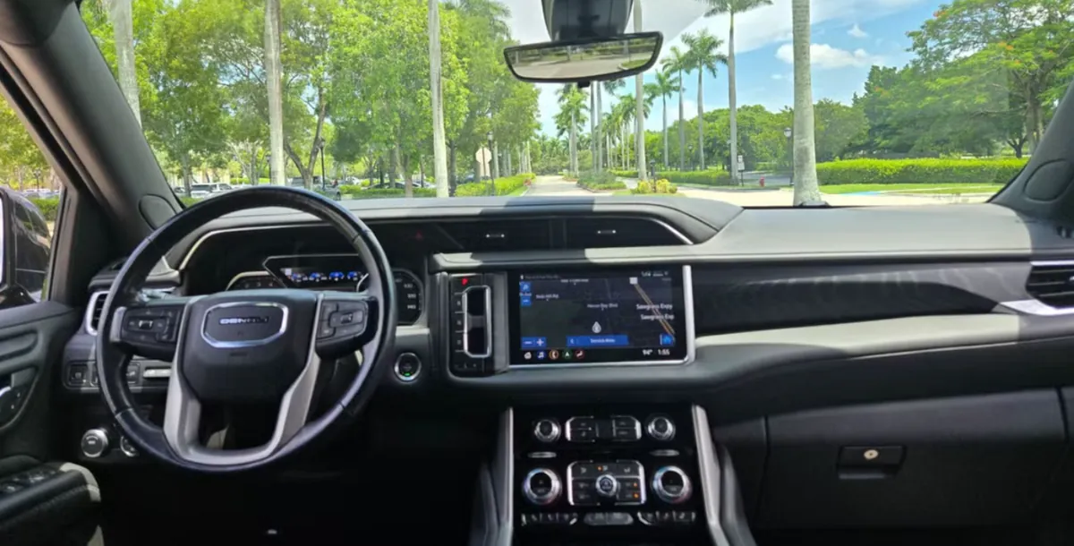 2021 GMC Yukon Denali, interior cockpit