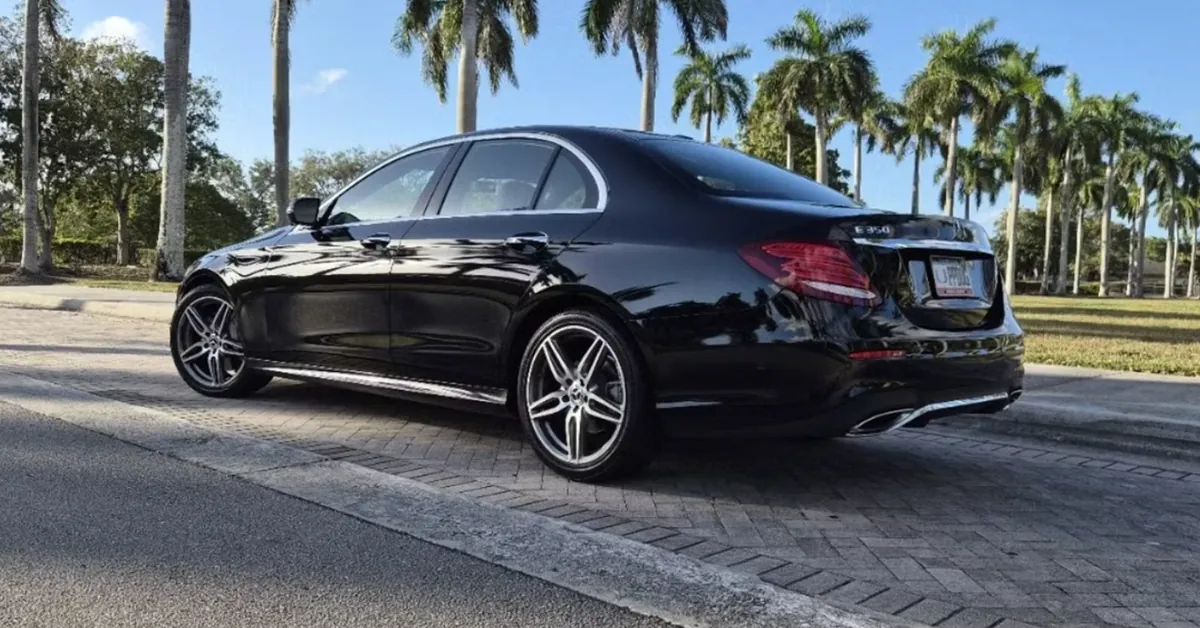 Mercedes-Benz E350 - rear three-quarter