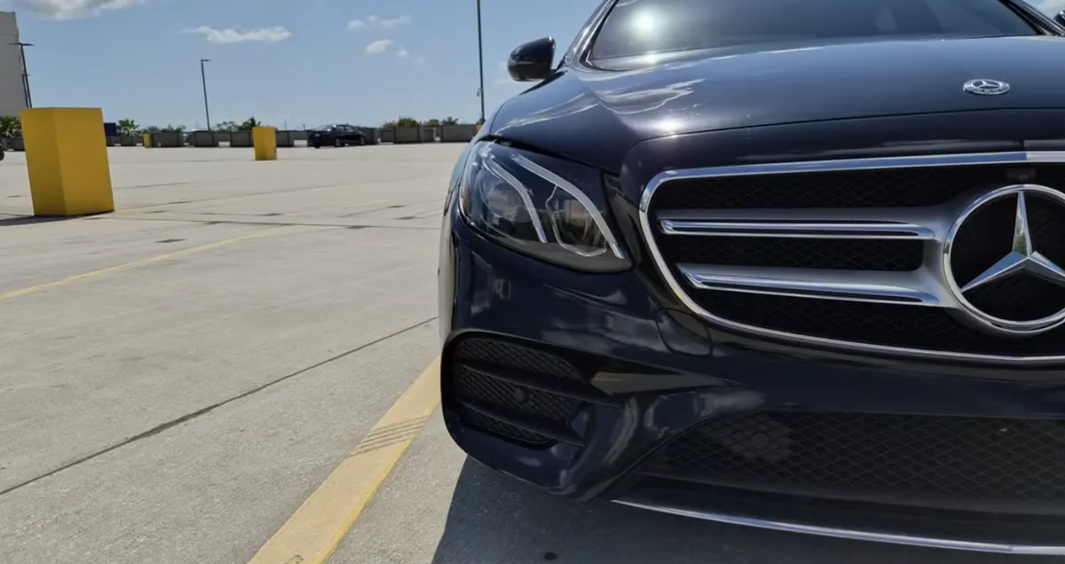 Mercedes-Benz E350 - grille detail