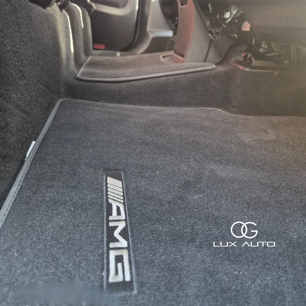Mercedes-Benz G-Wagon, rear seats