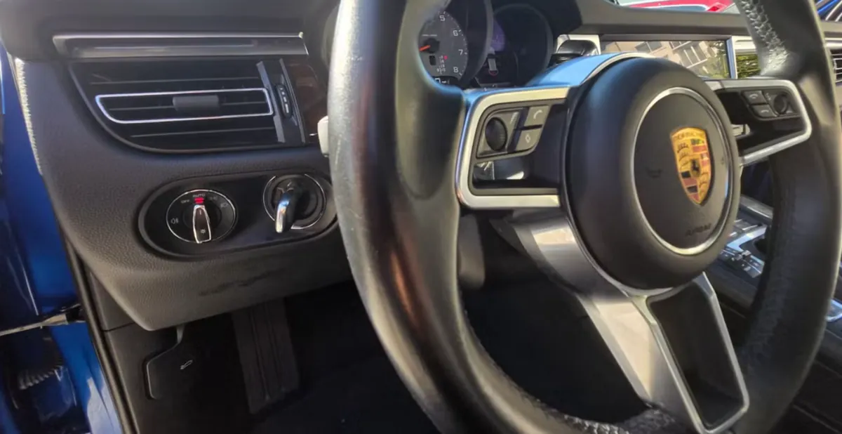 Porsche Macan S - rear three-quarter