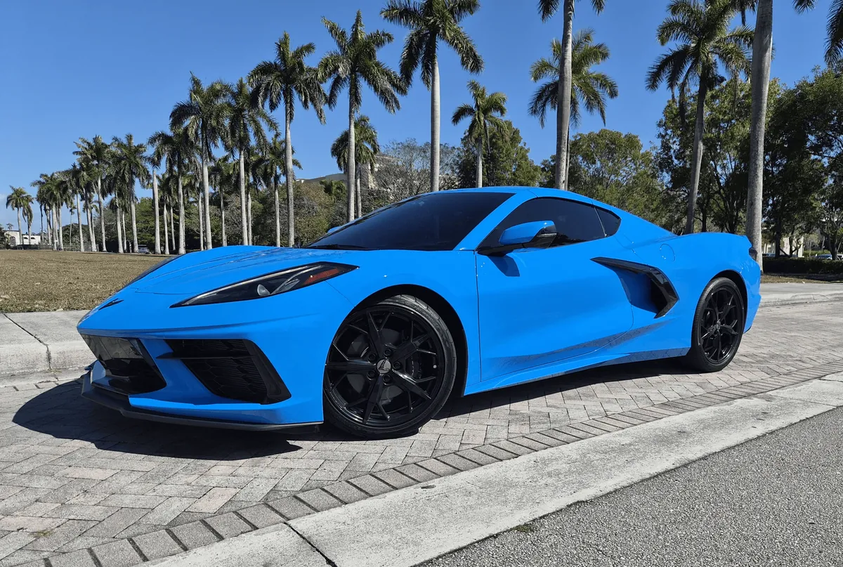 Chevrolet Corvette Stingray - front three-quarter