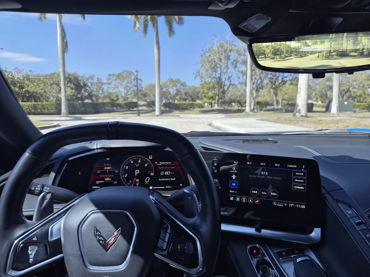 Chevrolet Corvette Stingray - cockpit