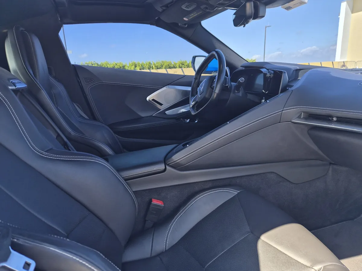 Chevrolet Corvette Stingray - interior